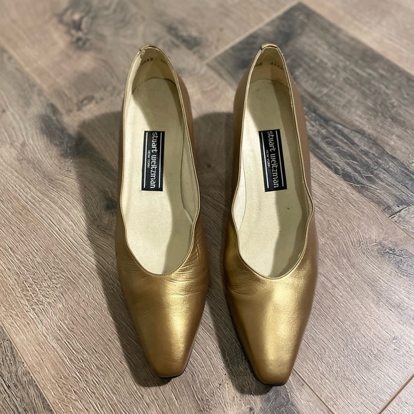 Stuart Weitzman Vintage Gold Leather Kitten Heel Pump Studded Size 10 - Picture 2 of 13